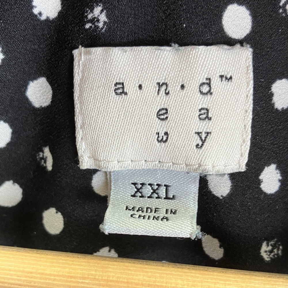Polka Dot Sleeveless Blouse - Black and White - Picture 4 of 7